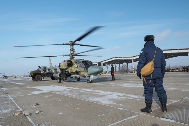 В авиаполк на Кубани поступили два новых ударных вертолёта Ка-52 «Аллигатор»