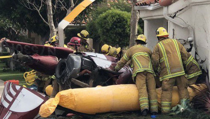 Вертолет упал на жилой дом в Калифорнии