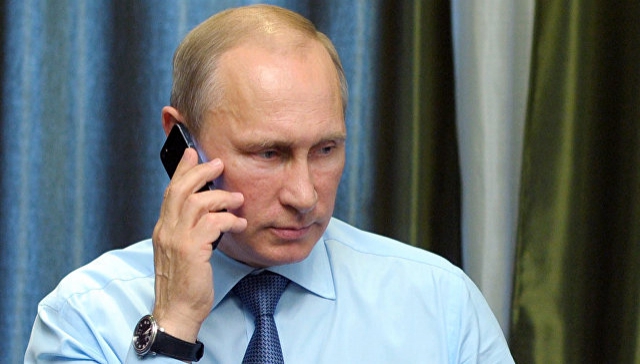 В Кремле раскрыли детали телефонного разговора Путина и Порошенко‍