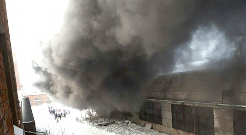 Около 50 человек эвакуировали из горящего швейного цеха в Иванове