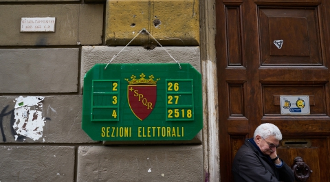 Экзитпол: Коалиция Берлускони лидирует на выборах в Италии
