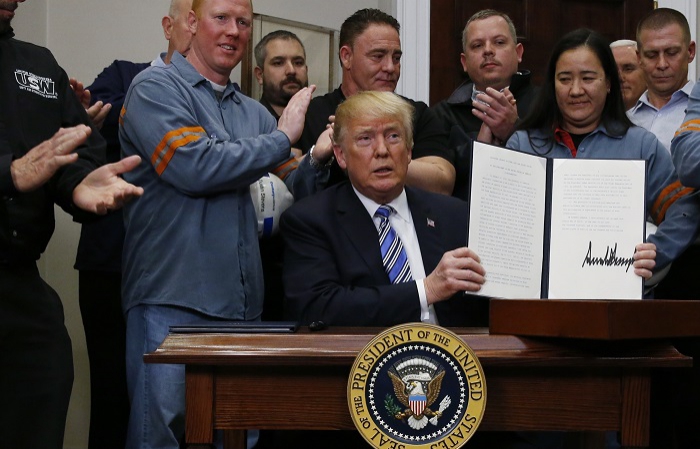 Трамп официально объявил о введении пошлин на сталь и алюминий
