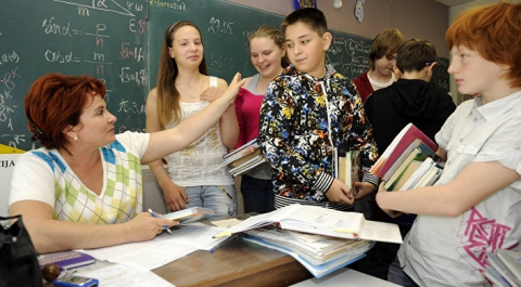 Вейонис провозгласил закон о переходе школ на латышский язык
