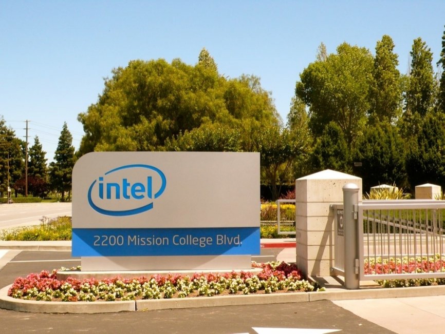 Компания Intel выпустила первый мобильный шестиядерный процессор