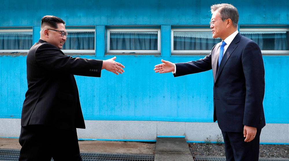 Стирая границы: историческая встреча лидеров КНДР и Южной Кореи