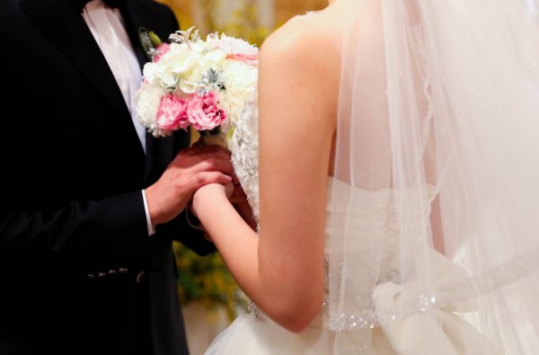 Не оплатившие свадьбу в ресторане цыгане объявлены в розыск в Испании