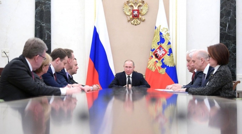 Путин: Россияне должны почувствовать эффект от стабильной экономики