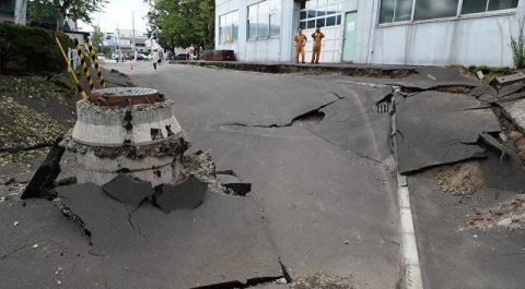 В результате землетрясения на Хоккайдо погибли более десяти человек