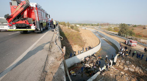 Машина упала в реку. В Турции в аварии погибли 19 человек, в том числе дети