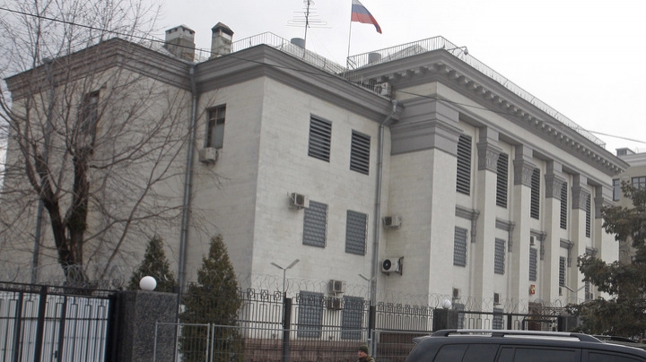 В посольстве России отреагировали на массовый недопуск россиян на Украину
