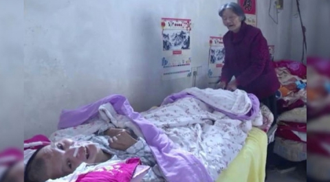 В Китае мать дождалась пробуждения сына, пролежавшего 12 лет в коме