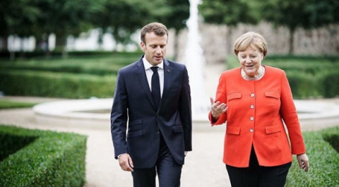 Выбрали не тот тон:Меркель и Макрон решили подпеть Порошенко