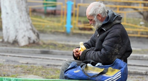 Украинцам за пять лет сократили пенсии в два раза