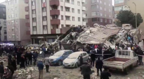 Тела шести погибших извлекли из-под завалов в Стамбуле