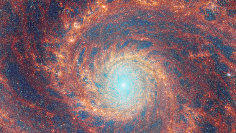 Телескоп «Джеймс Уэбб» сделал инфракрасные снимки спиральной галактики «Водоворот»
