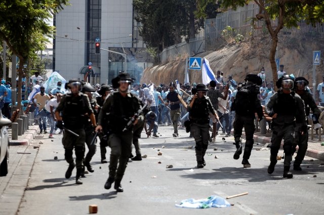 Почти 30 полицейских пострадали из-за беспорядков в Тель-Авиве