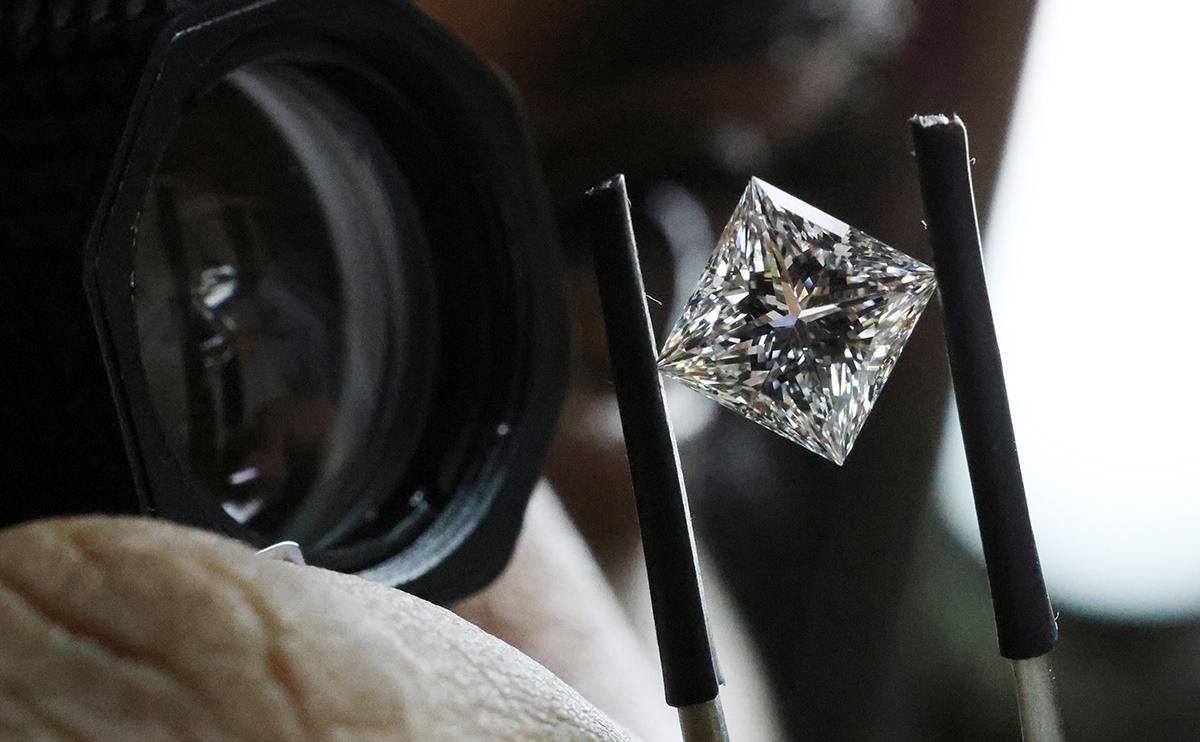 В ЕС сообщили о работе над санкциями против алмазной отрасли России