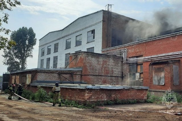 Масло загорелось на заводе рядом с Кировским рынком в Самаре
