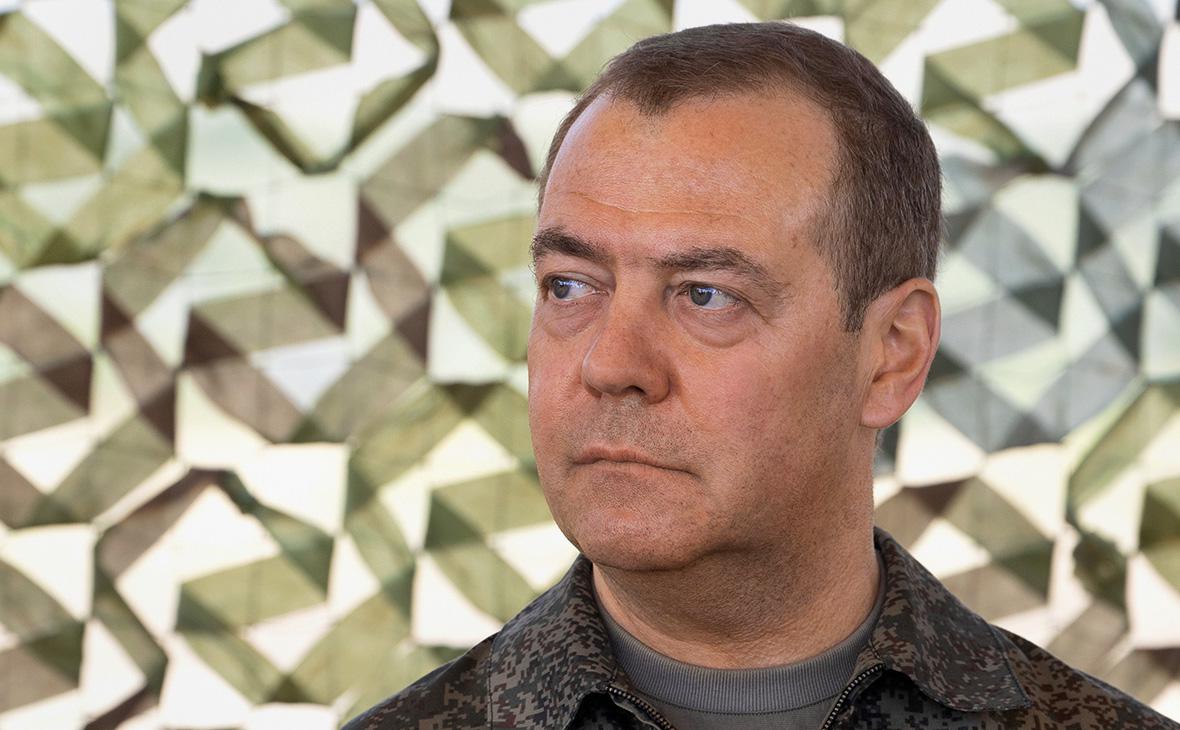 Медведев по поручению Путина посетил учебный полигон в ДНР
