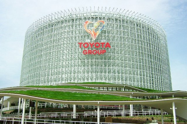 Концерн Toyota возобновил работу заводов после аварии