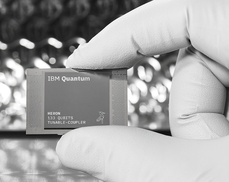 IBM представила свой мощнейший квантовый процессор Heron и первый модульный квантовый компьютер