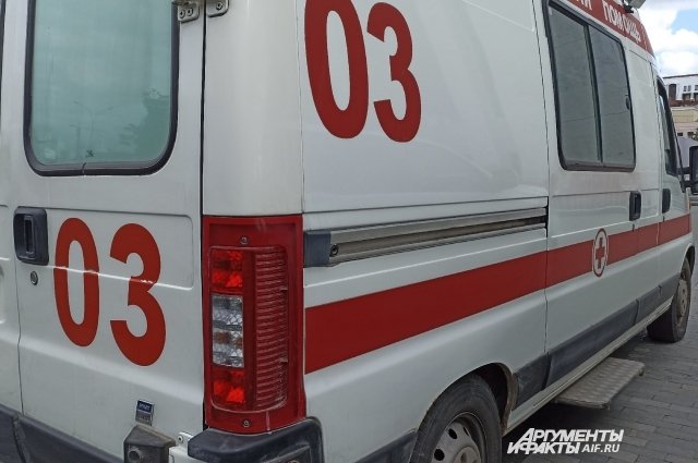 Три человека пострадали при пожаре в жилом доме на севере Москвы