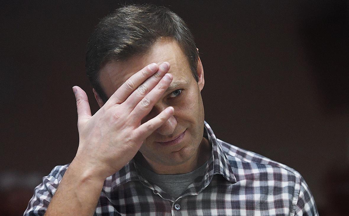 Песков заявил, что Кремль не следит за судьбой Навального