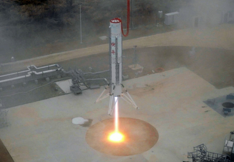 Прототип ещё одной китайской многоразовой ракеты подпрыгнул, завис в воздухе и мягко приземлился
