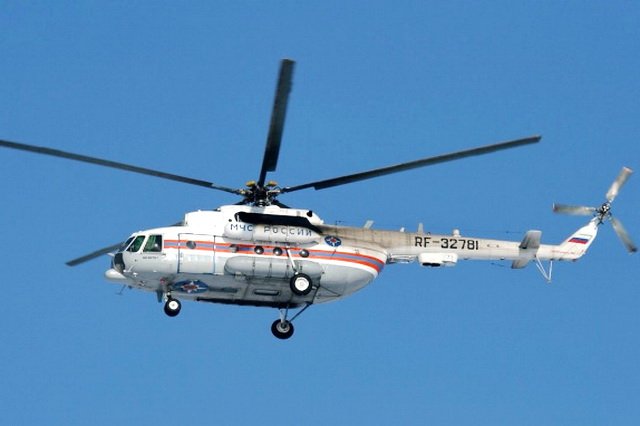 Опубликованы кадры с места поиска пропавшего вертолета Ми-8 в Карелии
