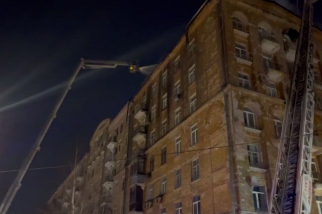 СК: кровля дома в Москве могла загореться из-за проблем с системой обогрева