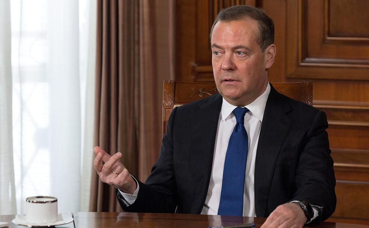 Медведев заявил, что атмосфера доносительства не нужна