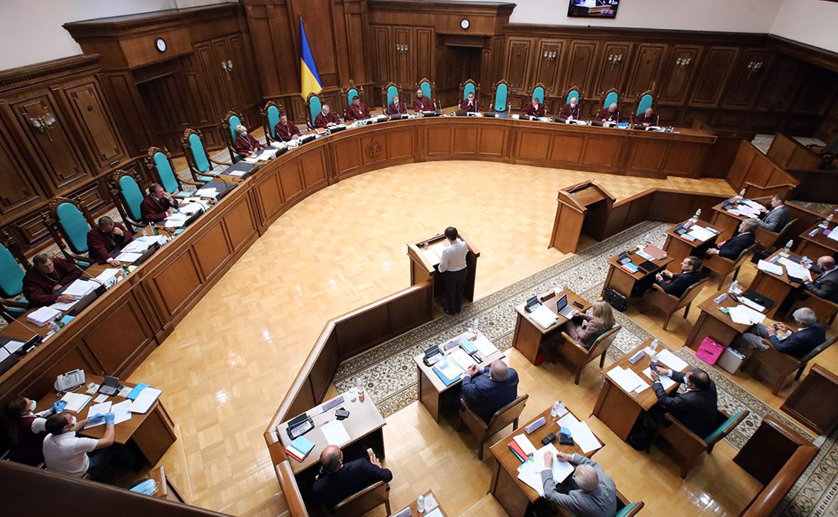 Зеленский запустил отбор судей для КС на фоне вопроса легитимности власти