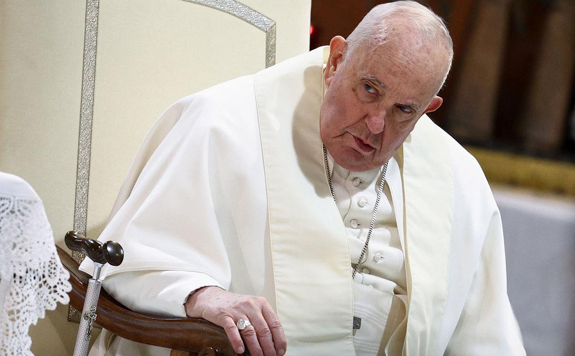Ватикан объяснил слова папы Франциска о «белом флаге» для Украины