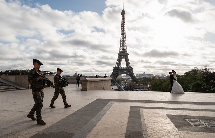 Франция ввела высший уровень террористической угрозы из-за теракта в "Крокусе"