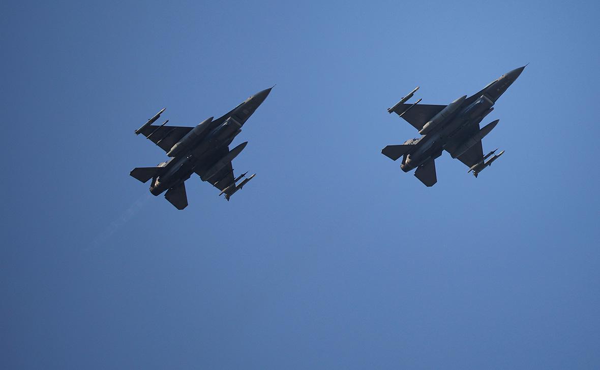 Глава Пентагона раскрыл сроки прибытия эскадрильи F-16 на Украину