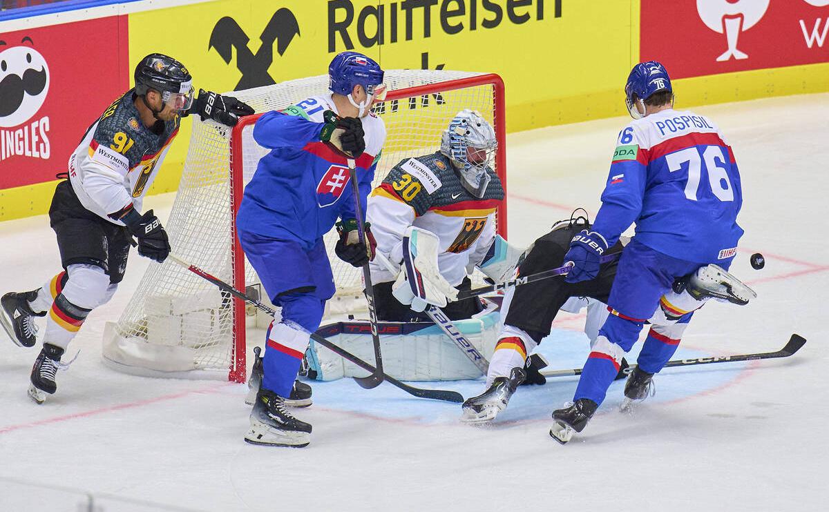 Сборные Германии и Швейцарии выиграли стартовые матчи на ЧМ по хоккею