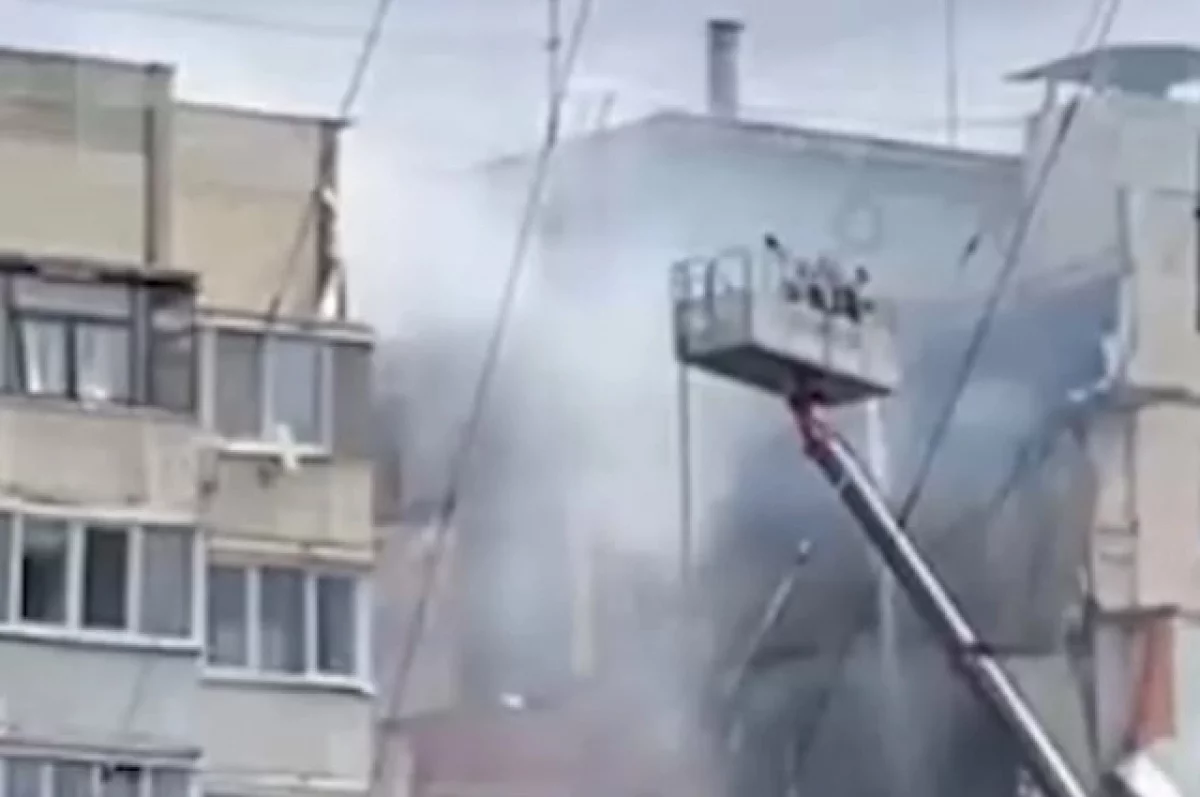 В Белгороде произошел пожар в частично обрушившемся из-за удара ВСУ доме