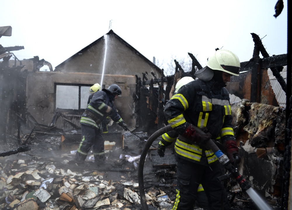 Пожар нефтепровода под Саратовом потушен: полностью сгорели два дома