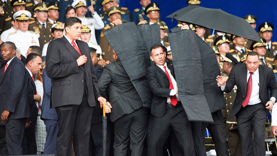 На президента Венесуэлы совершено покушение с помощью дронов