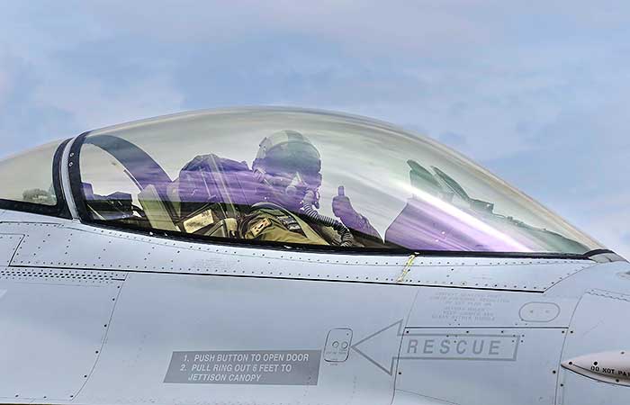 Пентагон планирует в сентябре начать обучение украинских пилотов на F-16 в США