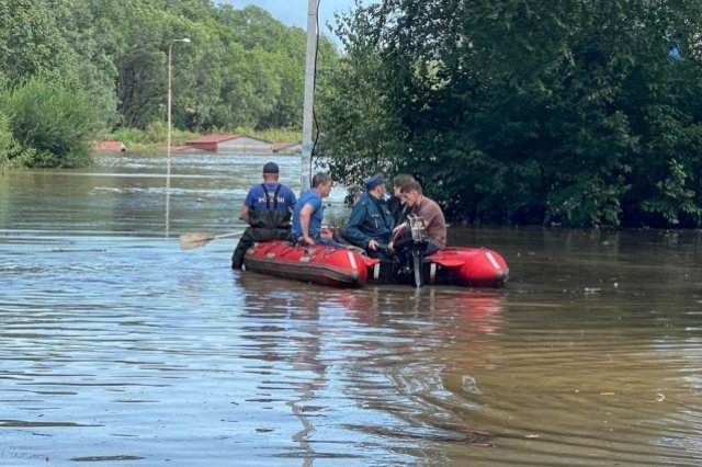 Спасатели эвакуировали около 50 жителей Уссурийска из-за подтоплений