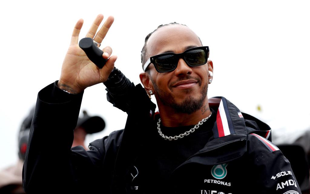 Еще рано на пенсию. Семикратный чемпион «Формулы-1» продлил контракт с Mercedes