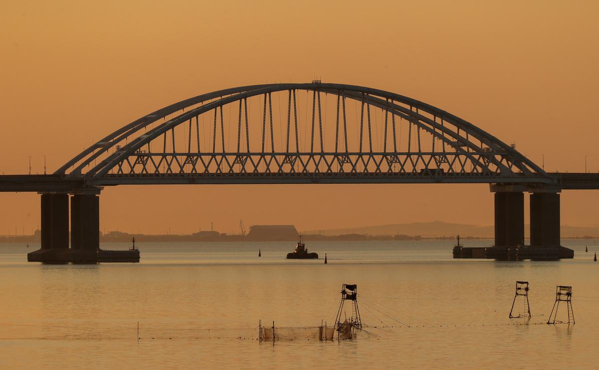 Украинские дроны в третий раз за ночь попытались атаковать Крымский мост