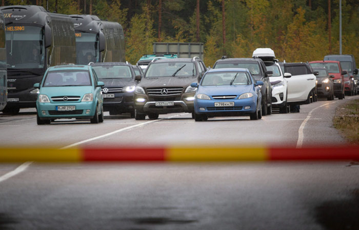 Финляндия не намерена запрещать въезд в страну машинам с российскими номерами