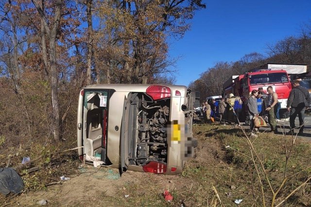 В Приморье установили личности погибших в ДТП с туристическим автобусом