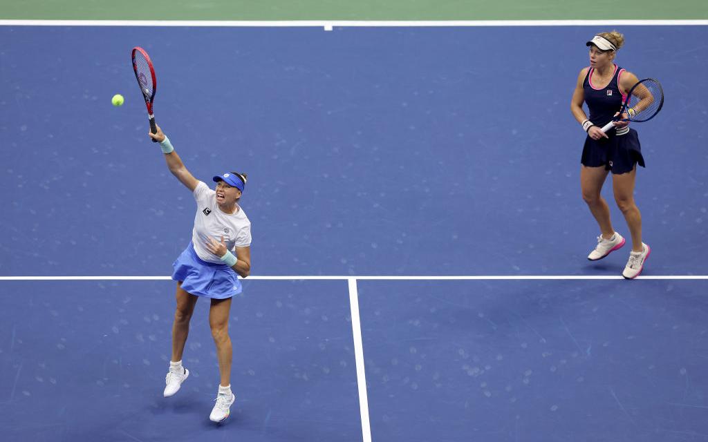 Звонарева в 39 лет вышла в финал четвертого в сезоне турнира WTA в парах