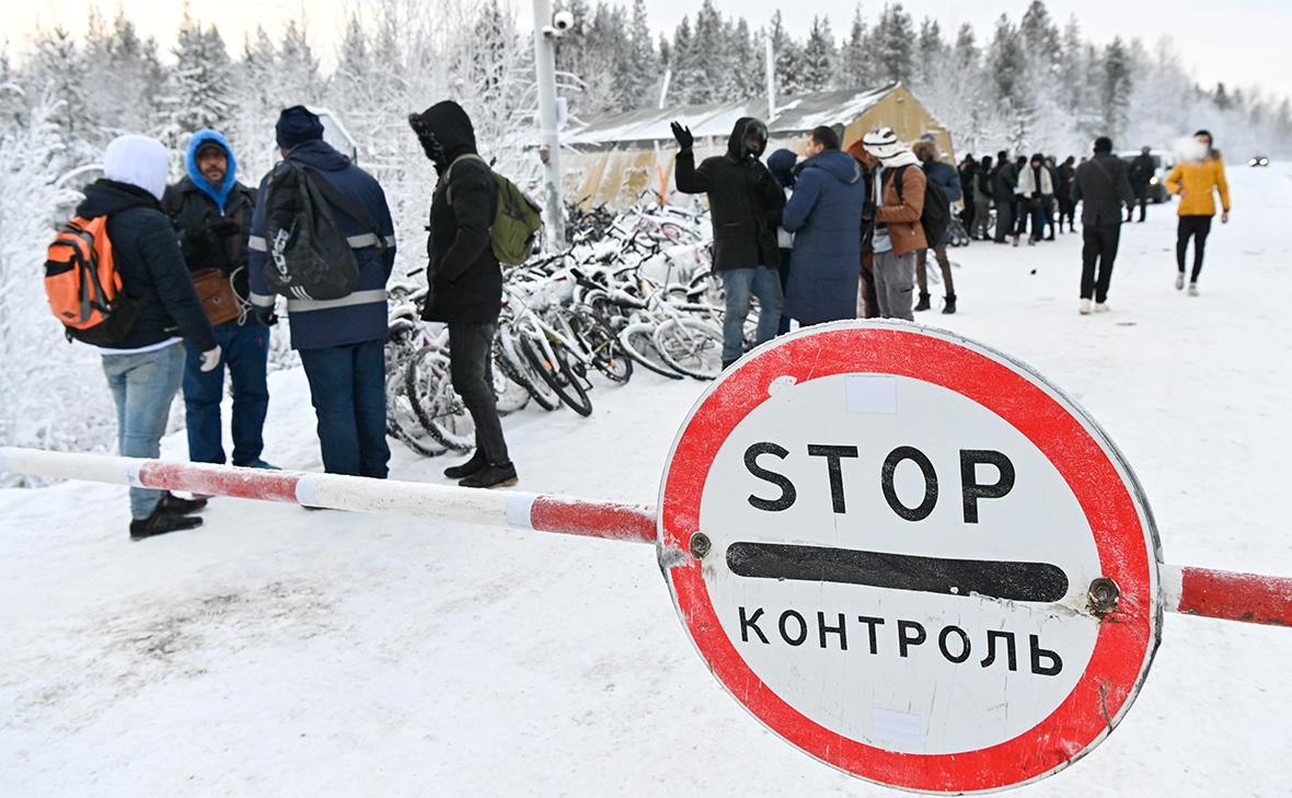 Ближневосточные мигранты уехали от границы с Финляндией после ее закрытия