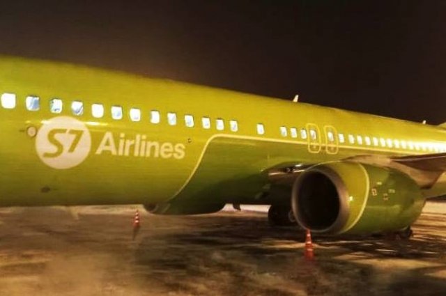 СК: самолет экстренно сел в Новосибирске из-за помпажа двигателя