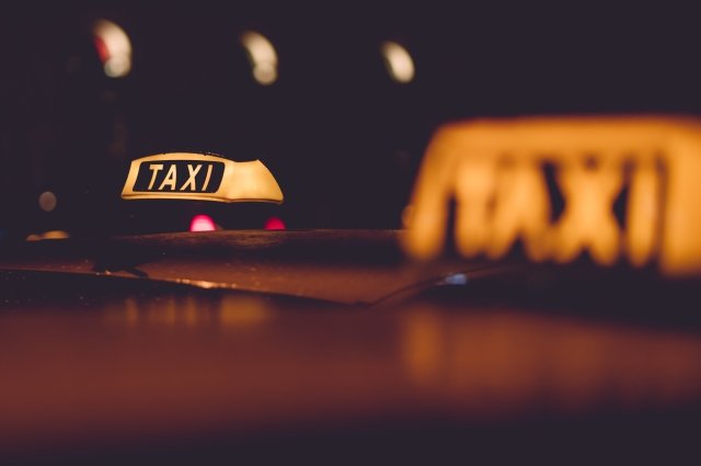 В Кировской области таксист сдал полиции мошенника, обманувшего бабушку