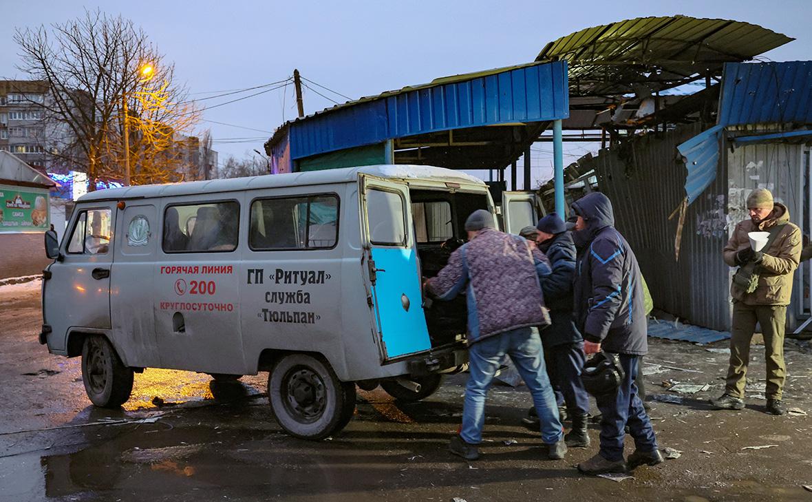 В Донецке объявили день траура по погибшим при обстреле рынка